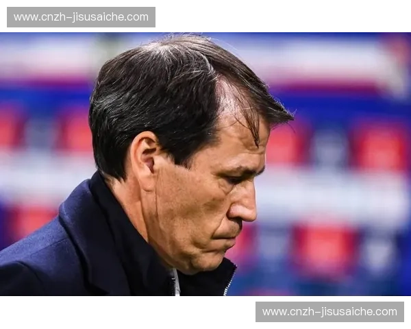 里昂客场逆转取胜 进攻节奏变化成为下半场转折点