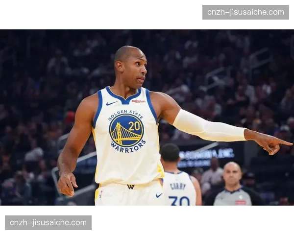 勇士派出格林霍福德锋线组合 对伦纳德实施全天候严防死守 勇士派出格林霍福德锋线组合 对伦纳德实施全天候严防死守